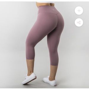 2 Buffbunny collection live Capri leggings
